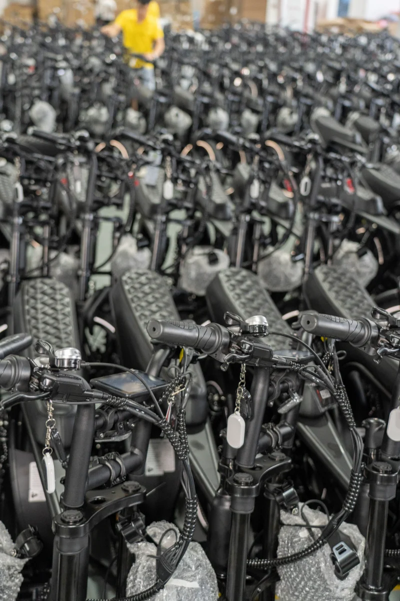 Bicicleta elétrica com pneus gordos para todo terreno